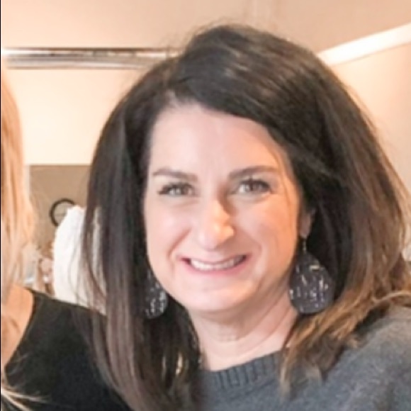 Profile Picture of Dawni Mcconnell (@dawni_mcconnell) on Poshmark