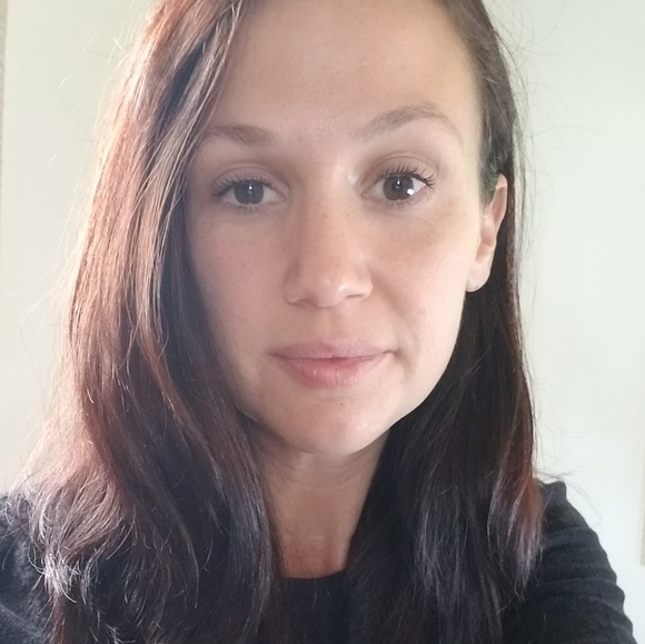 Profile Picture of Sara Fenimore (@sarafenimore) on Poshmark