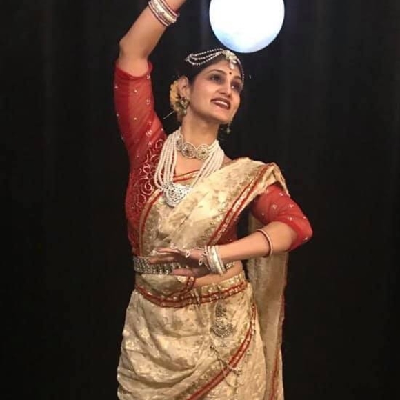 Profile Picture of Aparna Kakirde (@aparnish) on Poshmark