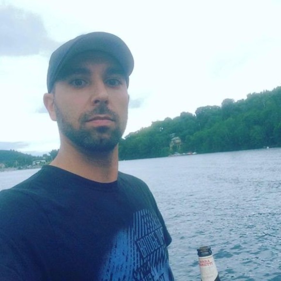 Profile Picture of David George (@dave__george) on Poshmark