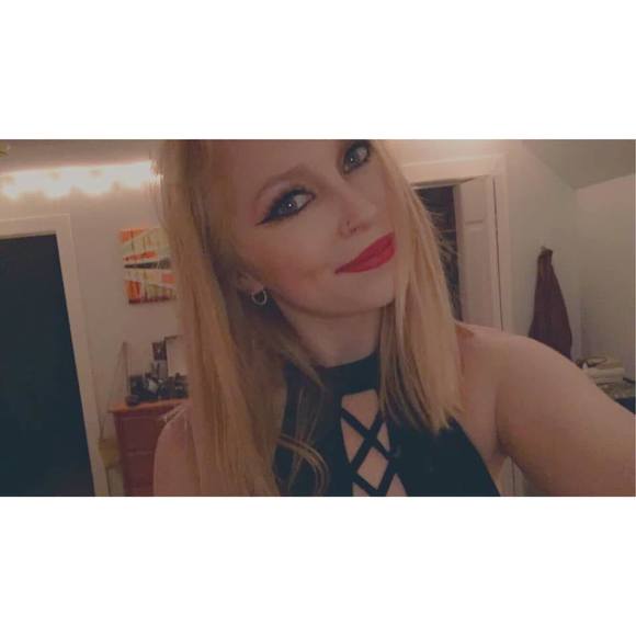 Hannah Kidder - Poshmark Profile Picture of Hannah Kidder (@hannahjoy_97) on Poshmark