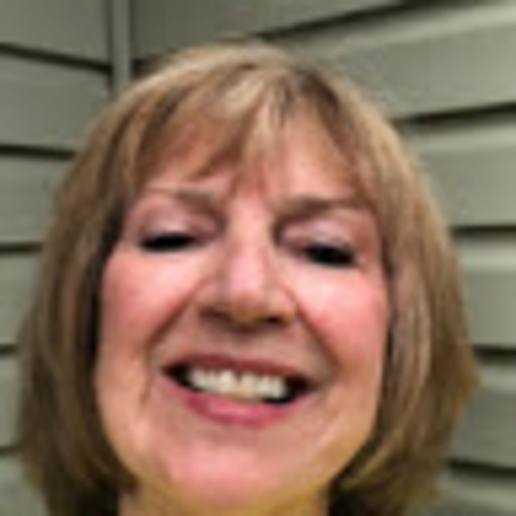 Donna Hemenway - Poshmark Profile Picture of Donna Hemenway (@dlholden10) on Poshmark