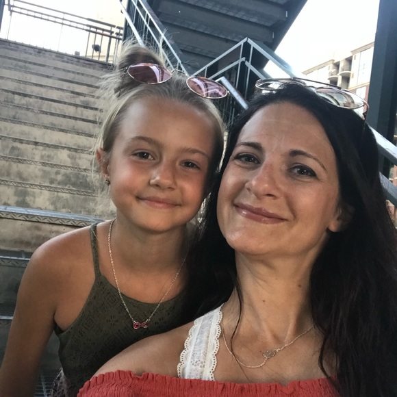 Profile Picture of Bobbi Burdette (@bobbijb) on Poshmark