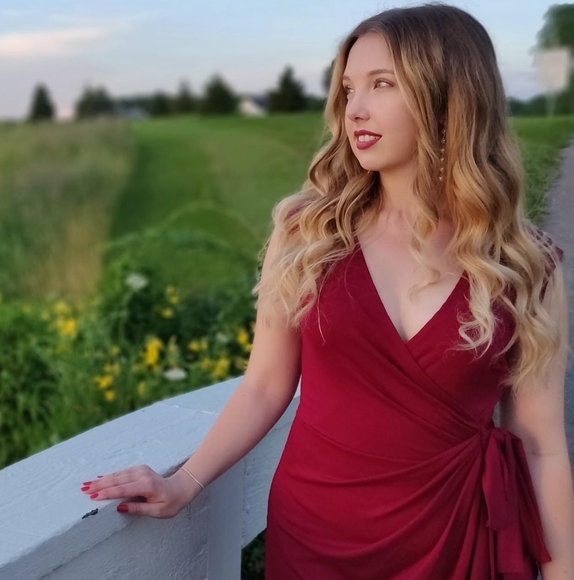 Profile Picture of Lucy Stearns (@lucyskylar) on Poshmark