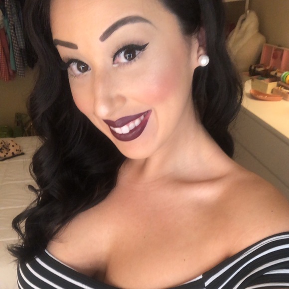 Profile Picture of Denise Lazos (@denla89) on Poshmark