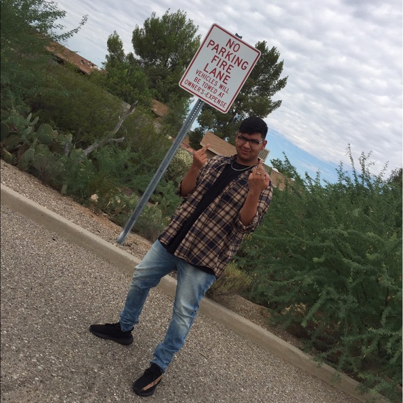 Profile Picture of Adolfo Suarez (@suarezadolfo99) on Poshmark