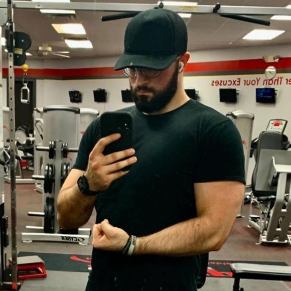 Profile Picture of Chris Stamper (@cjstamper) on Poshmark