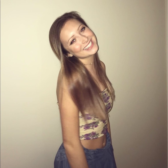 Profile Picture of Savannah Joyce (@savannahjoyc106) on Poshmark