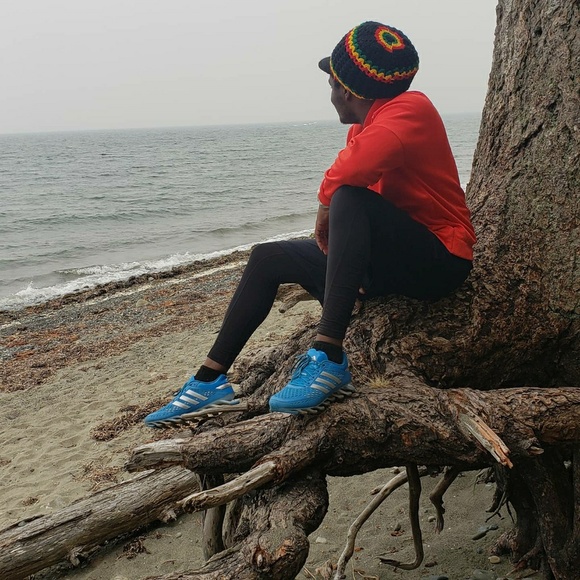 Profile Picture of Antonini Rafaah (@ras254) on Poshmark