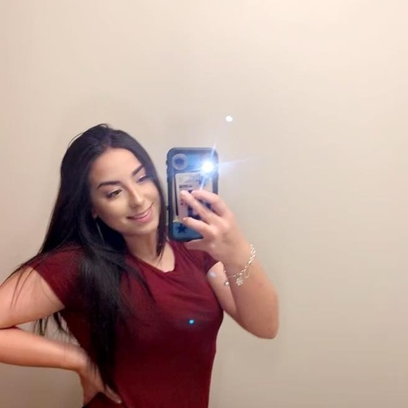 Profile Picture of Madi Doyel (@madi_223) on Poshmark