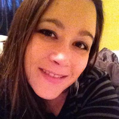 Profile Picture of Lora Sutton (@1m0mmabear) on Twitter