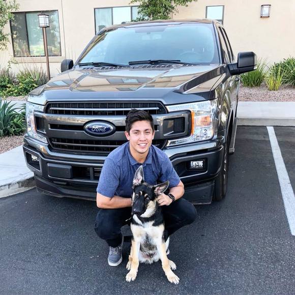 Profile Picture of Eder Erives (@edererives) on Poshmark