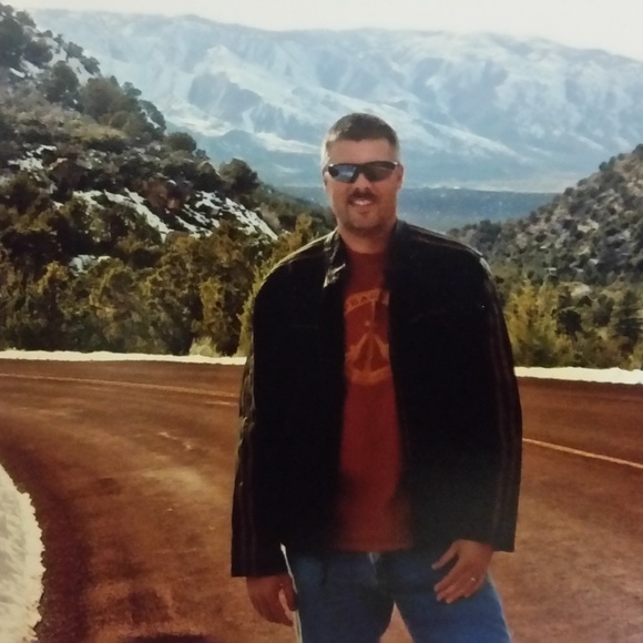 Profile Picture of Jim Wittenberg (@jaesellsit) on Poshmark