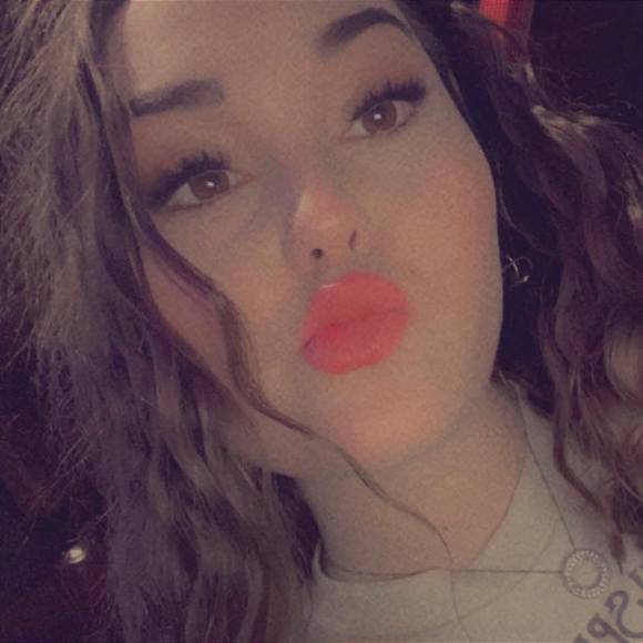 Profile Picture of Jillian Osborne (@jillianosbor847) on Poshmark