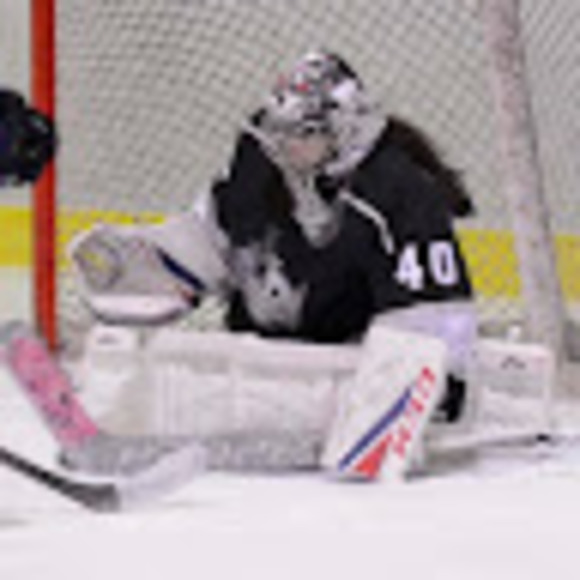 Profile Picture of Zoe Azeff (@zazeff) on Poshmark