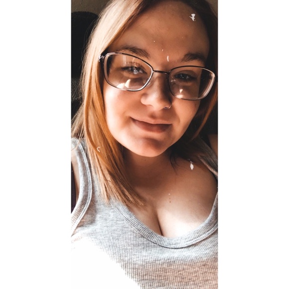 Profile Picture of Galyn Stotlar (@lynnalslesia) on Poshmark