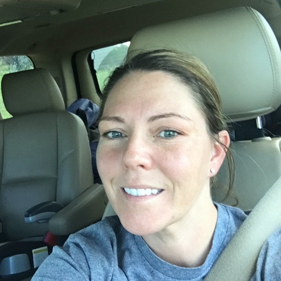 Profile Picture of Amber Pratz (@adpratz22) on Poshmark