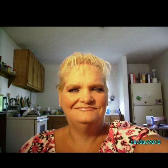 Profile Photo of Susan Terry (@ebayaddict1960) on Poshmark