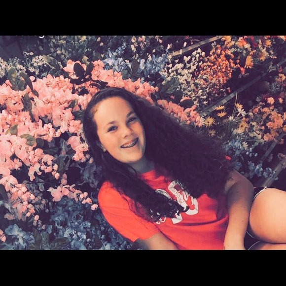 Profile Picture of Carly Bell (@carlybell2005) on Poshmark