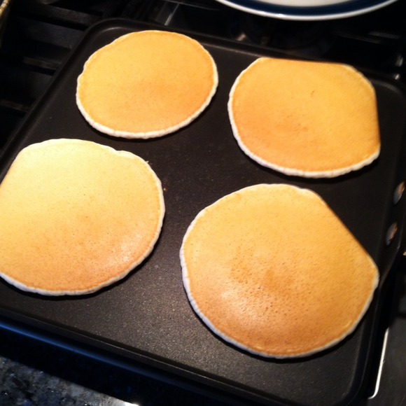 Profile Picture of Itzel Diaz (@izziebelly) on Poshmark