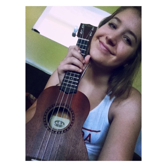 Profile Picture of Isabella Broaddus (@bell4maria) on Poshmark