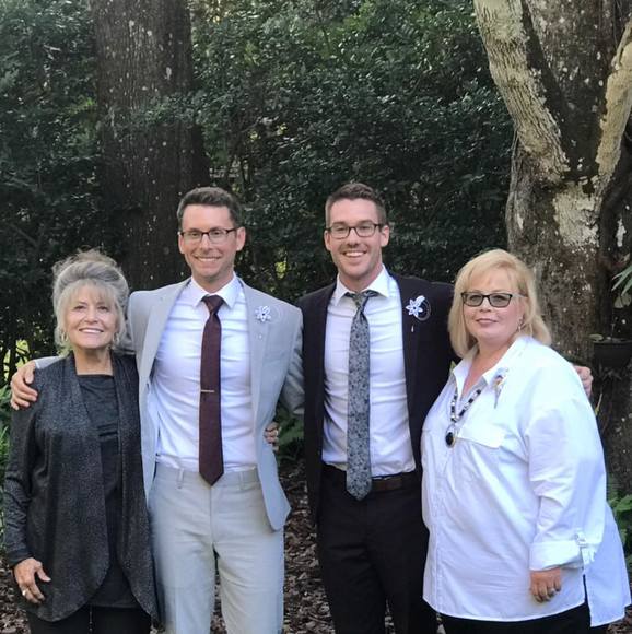 Profile Picture of Alice Carter (@alitulipe) on Poshmark