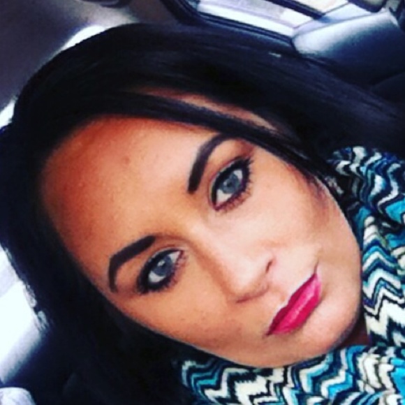 Profile Picture of Raven Tuttle (@rayray1122) on Poshmark