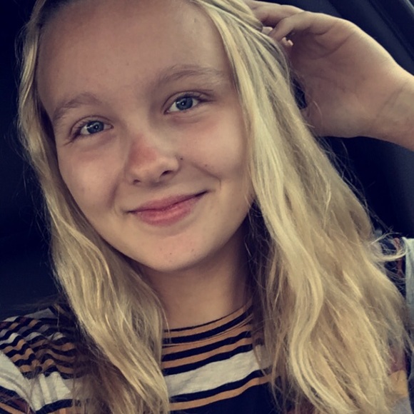 Profile Picture of Brianna Howell (@br1anna2000) on Poshmark