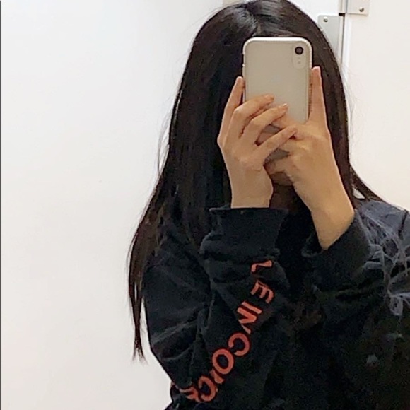 Profile Picture of Paola Sanchez (@paolasxnchez) on Poshmark