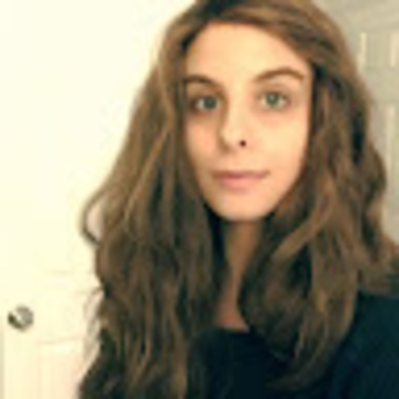 Profile Picture of Dani Oliver (@oodalolly) on Poshmark