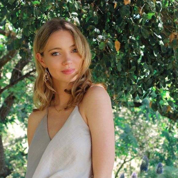 Profile Picture of Vanessa Burns (@v_burns) on Poshmark