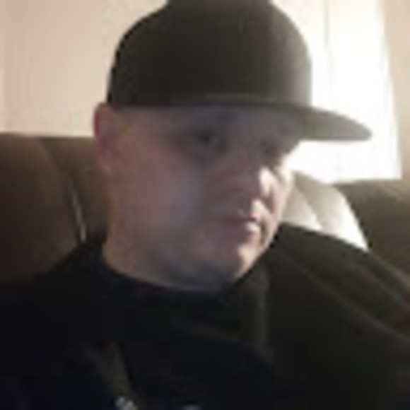 Profile Picture of Adam Raynor (@adamraynor4) on Poshmark