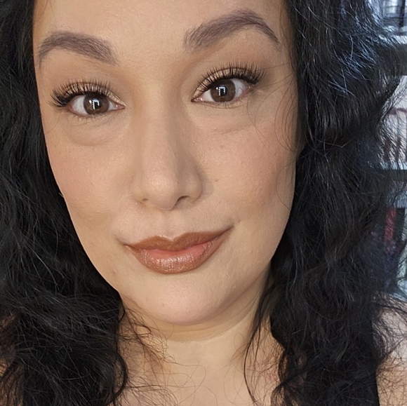 Profile Picture of Amy Ignalan (@nurseamymua) on Poshmark