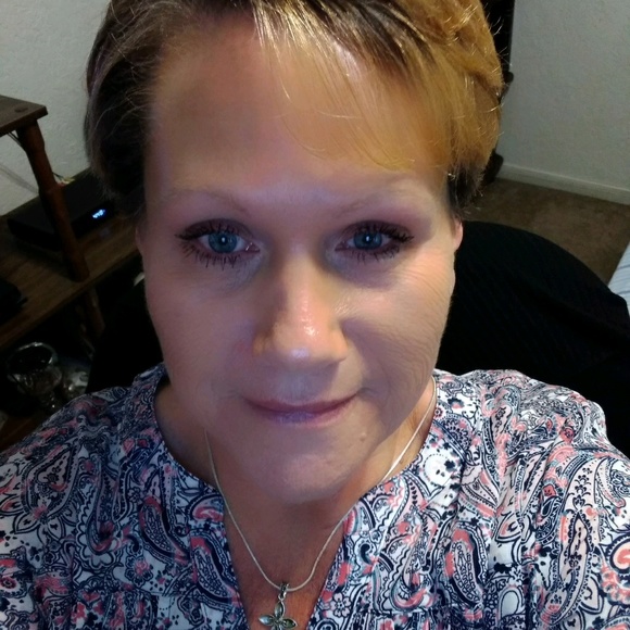 Profile Picture of Janet Howell (@janetkayh) on Poshmark