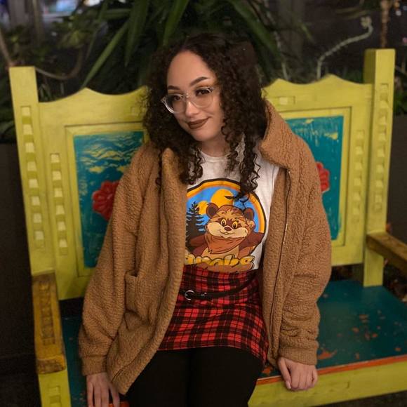 Profile Picture of Angelica Vanecek (@vangelicv) on Poshmark