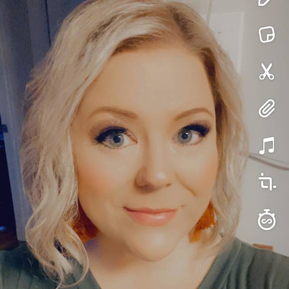 Profile Picture of Kristin Coughenour (@klbgoldy) on Poshmark