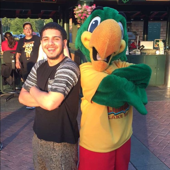 Profile Picture of Geraldo Serrano (@geraldos53) on Poshmark