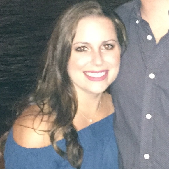 Profile Picture of Alyssa Mavrogianis (@mavro1100) on Poshmark