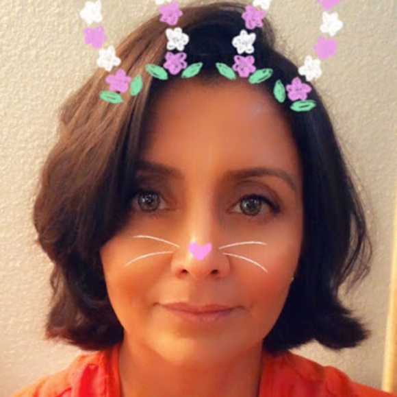 Profile Picture of Lupe Witcomb (@lupewitcomb) on Poshmark