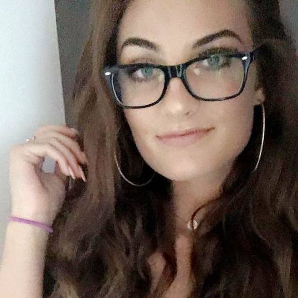 Profile Picture of Erica Stringer (@ericarobin587) on Poshmark