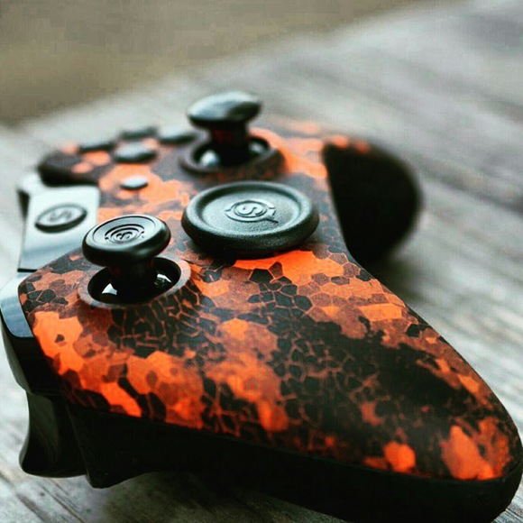 Profile Picture of Drop Notch (@gcaddis) on Poshmark