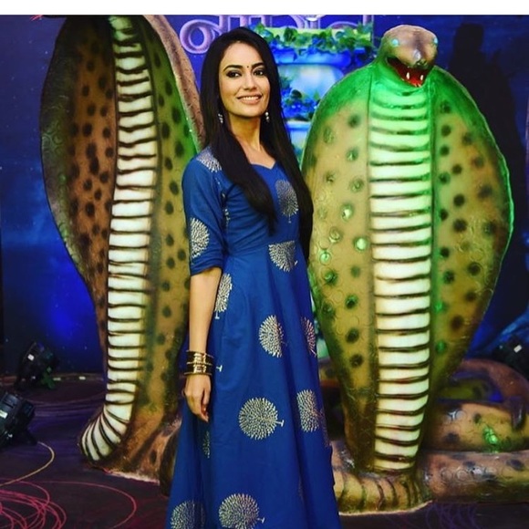 Hasti Ardeshna - Poshmark Profile Picture of Hasti Ardeshna (@hasti1990) on Poshmark