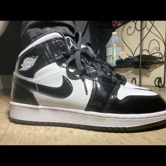 Profile Picture of Alika Dean (@alikadean20) on Poshmark