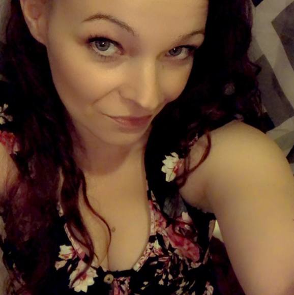Profile Picture of Tonya Eddy (@lilbit0514) on Poshmark