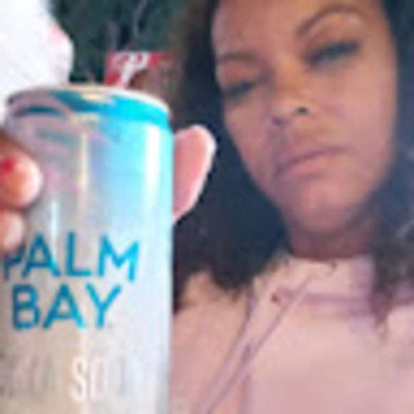 Profile Picture of Teresa Elgersman (@teresaelgersman) on Poshmark