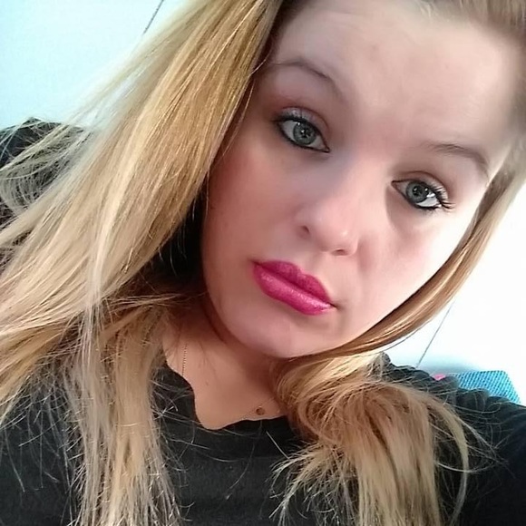 Profile Picture of Crystal Bielecki (@cbielecki89) on Poshmark