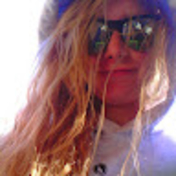 Profile Picture of Cheyenna Mccurry (@chyleigh13) on Poshmark