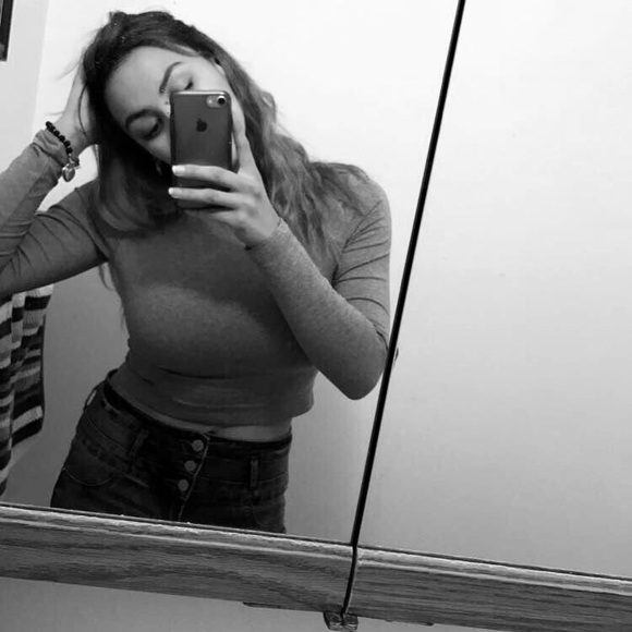 Profile Picture of Rayanne Pelican (@raypels29) on Poshmark