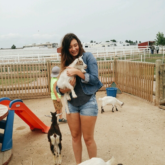 Profile Picture of Christa Sievers (@christa_sieves) on Poshmark