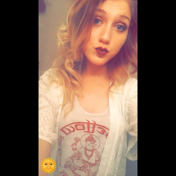 Profile Picture of Jacklyn Scruggs (@jacklynbelle) on Poshmark